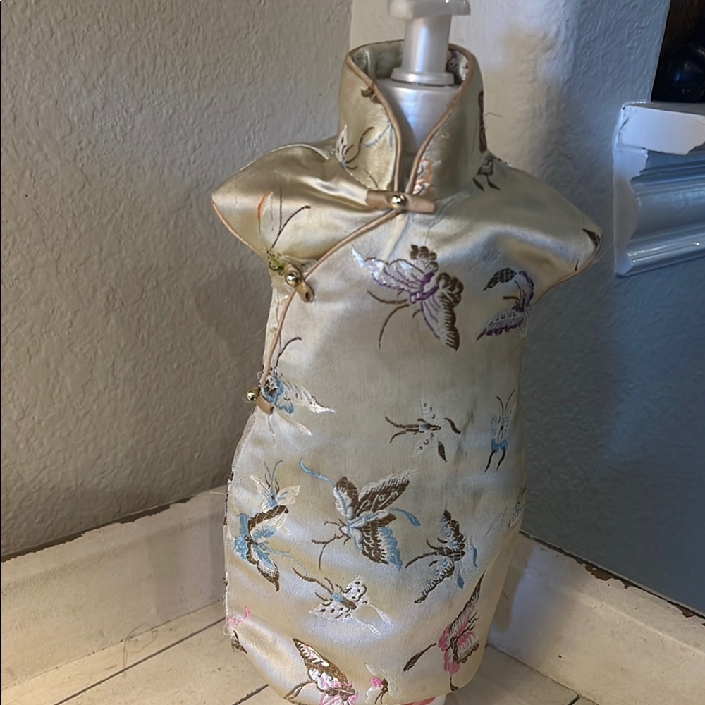 Elegant Silk Butterfly Print Bottle Cover made with fabric